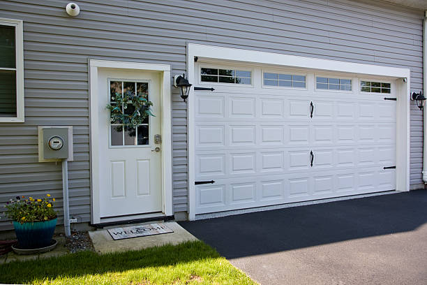 24/7 Emergency Garage Door Panel Replacement experts in Beaver Dam, WI
